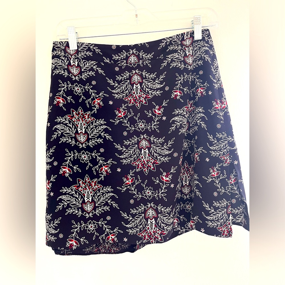 Women’s golf skort size 4 excellent condition